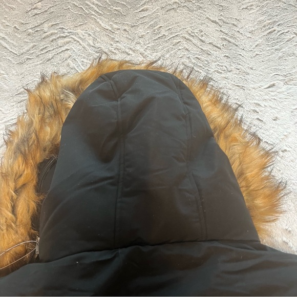 Black Faux Fur-Accent Hooded Parka - Men
Canada Weather Gear size L - Picture 4 of 16
